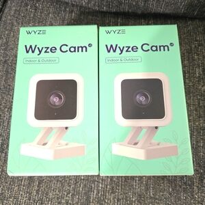 Wyze Cam Dual Pack in White and Black